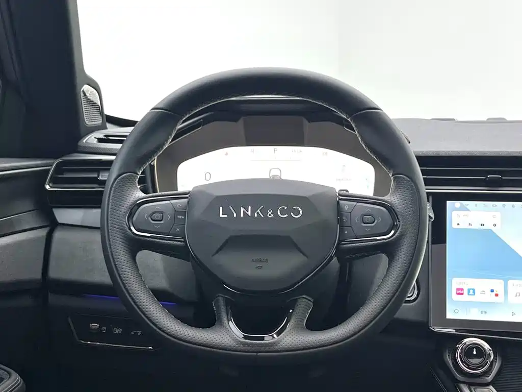 Photo 14 - Lynk & Co 01 EM-P