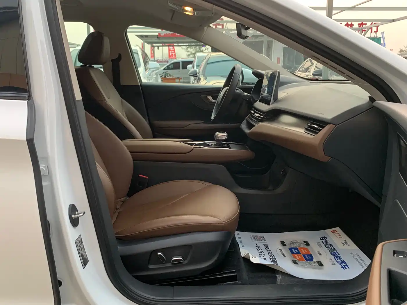 Hongqi E-QM5 2022 431km Charging Enjoyment Edition фото 13