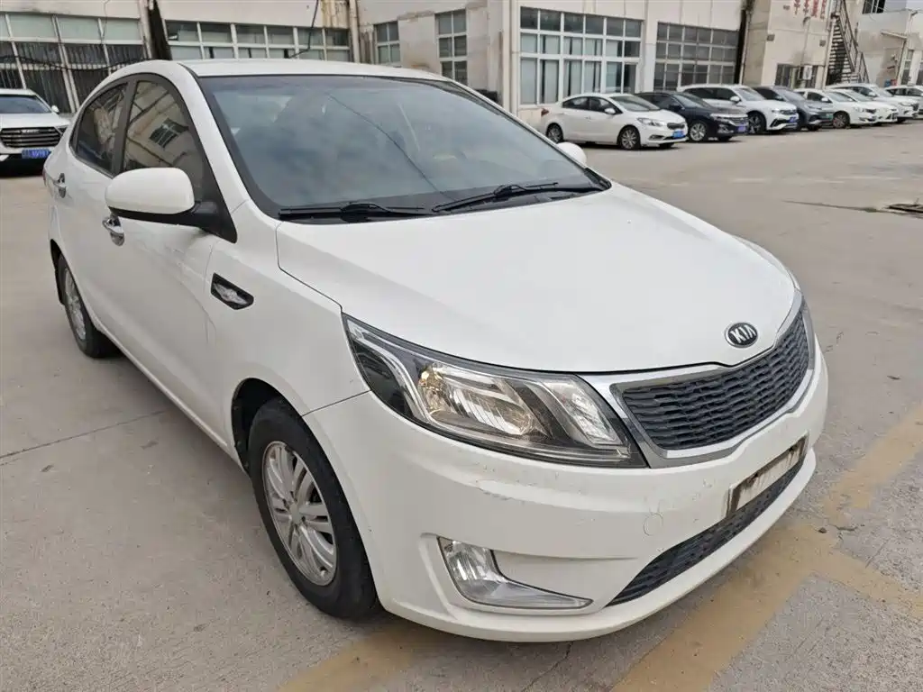 Kia K2 2012 Sedan 1.4L MT GLS Commemorative Edition фото 4