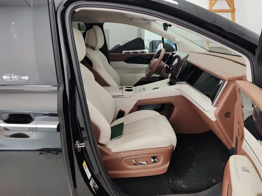 BYD Xia 2025 2025 DM-i 1.5T 180km Surpass Edition