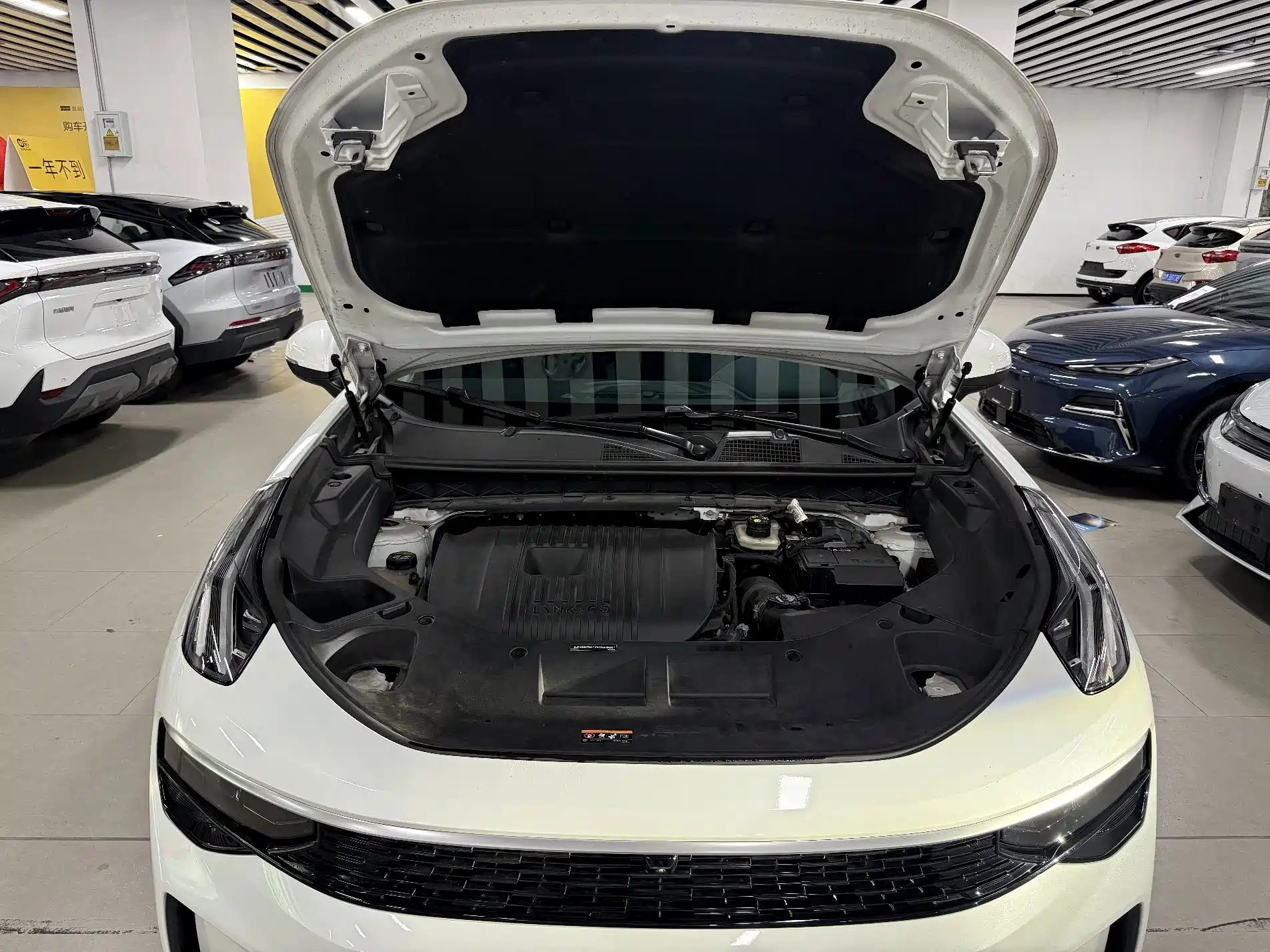 Фото 4 - Lynk & Co 01