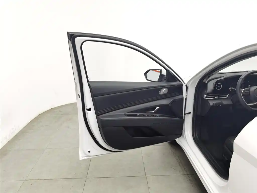 MODERN ELANTRA
