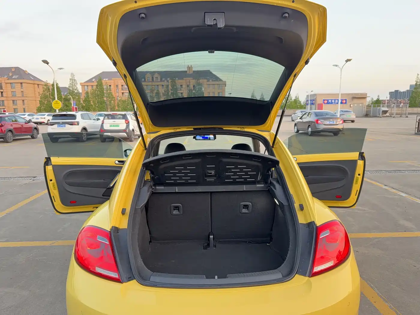 Volkswagen Beetle 2015 180TSI фото 13