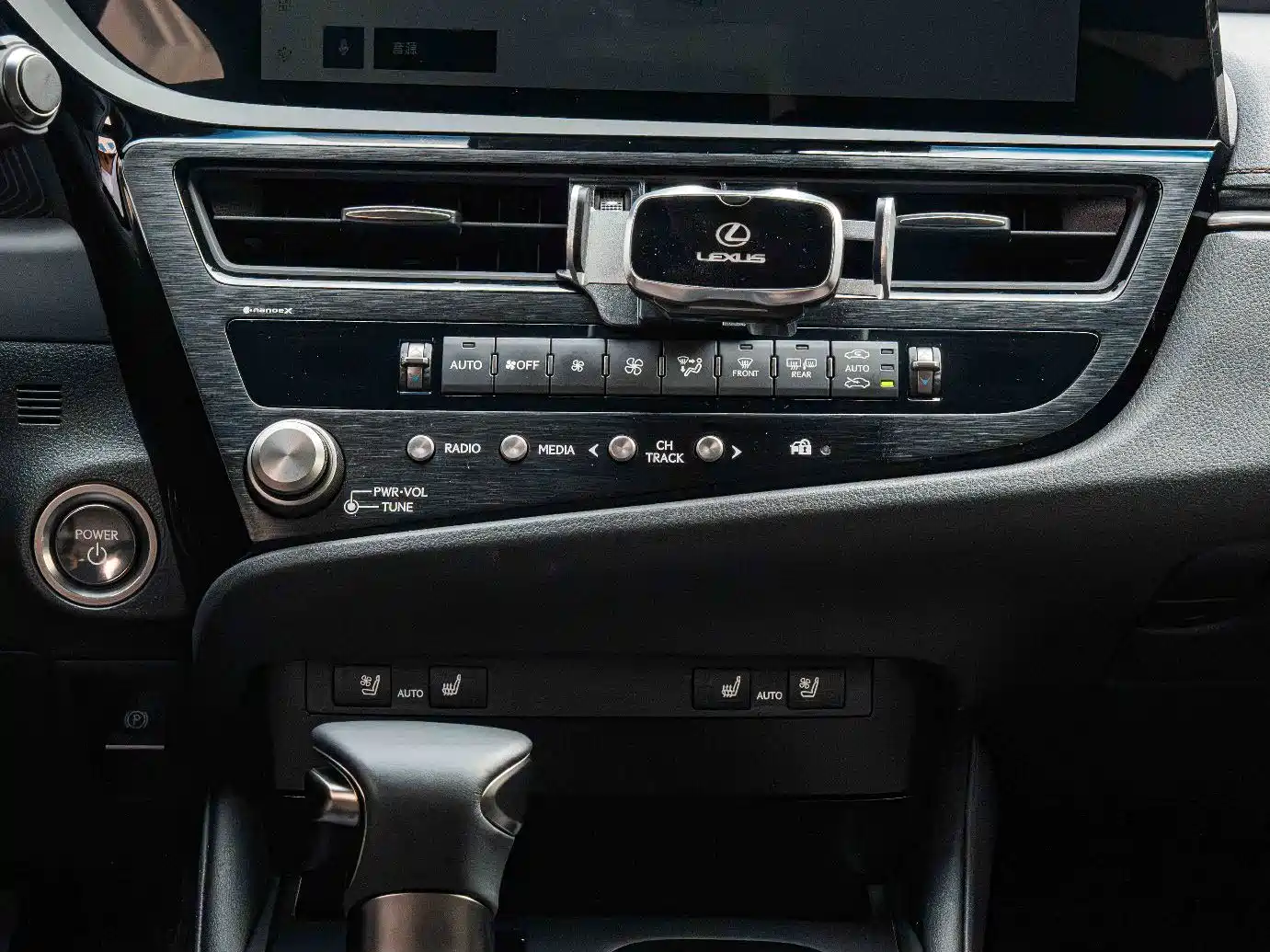 Lexus ES 2022 300h Ultimate Edition фото 15