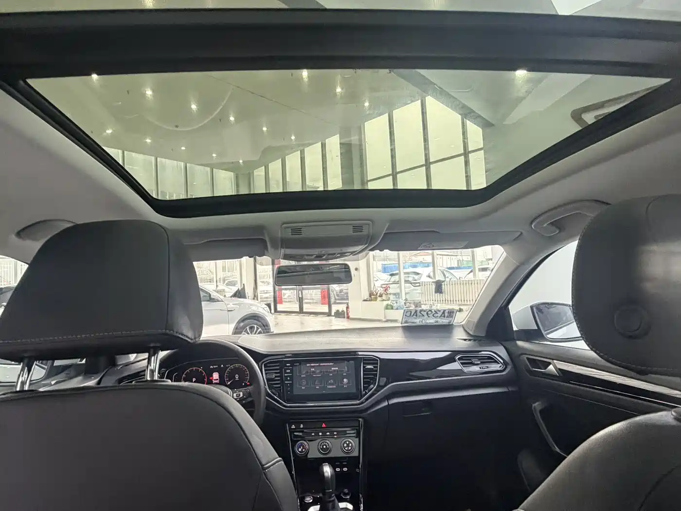 Volkswagen T-ROC 2021 Facelift 280TSI DSG 2WD Elite Smart Connect Edition фото 15