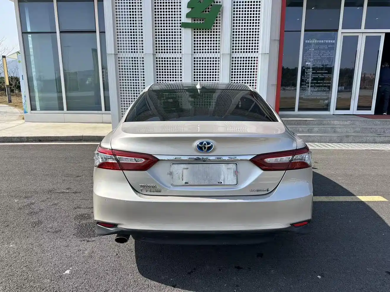 Toyota Camry 2018 Hybrid 2.5HG Luxury Edition фото 3