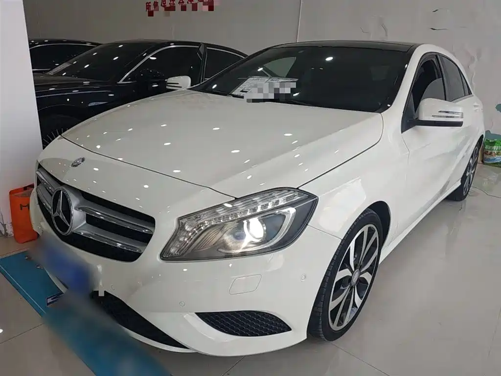 Mercedes-Benz A-Class (Import) 2015 A 200 Fashion