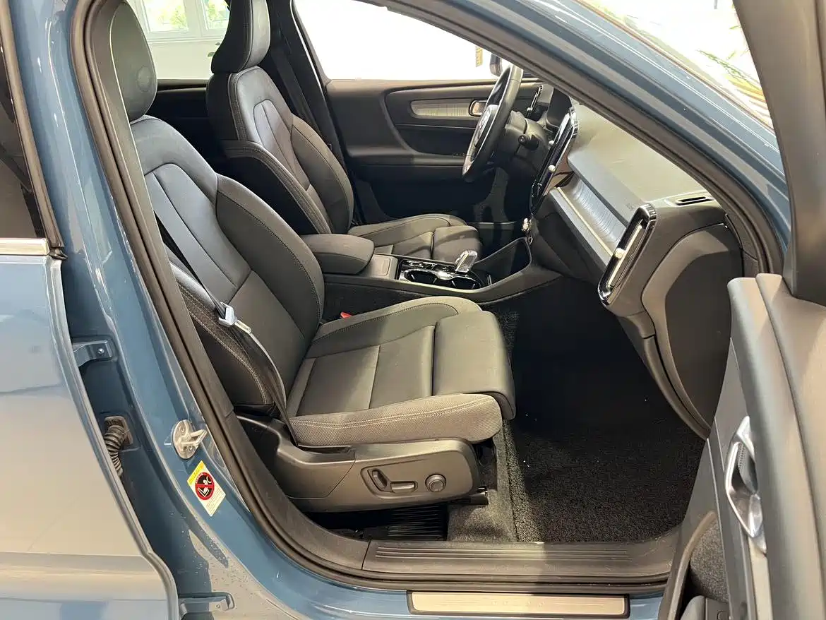Photo 10 - Volvo XC40