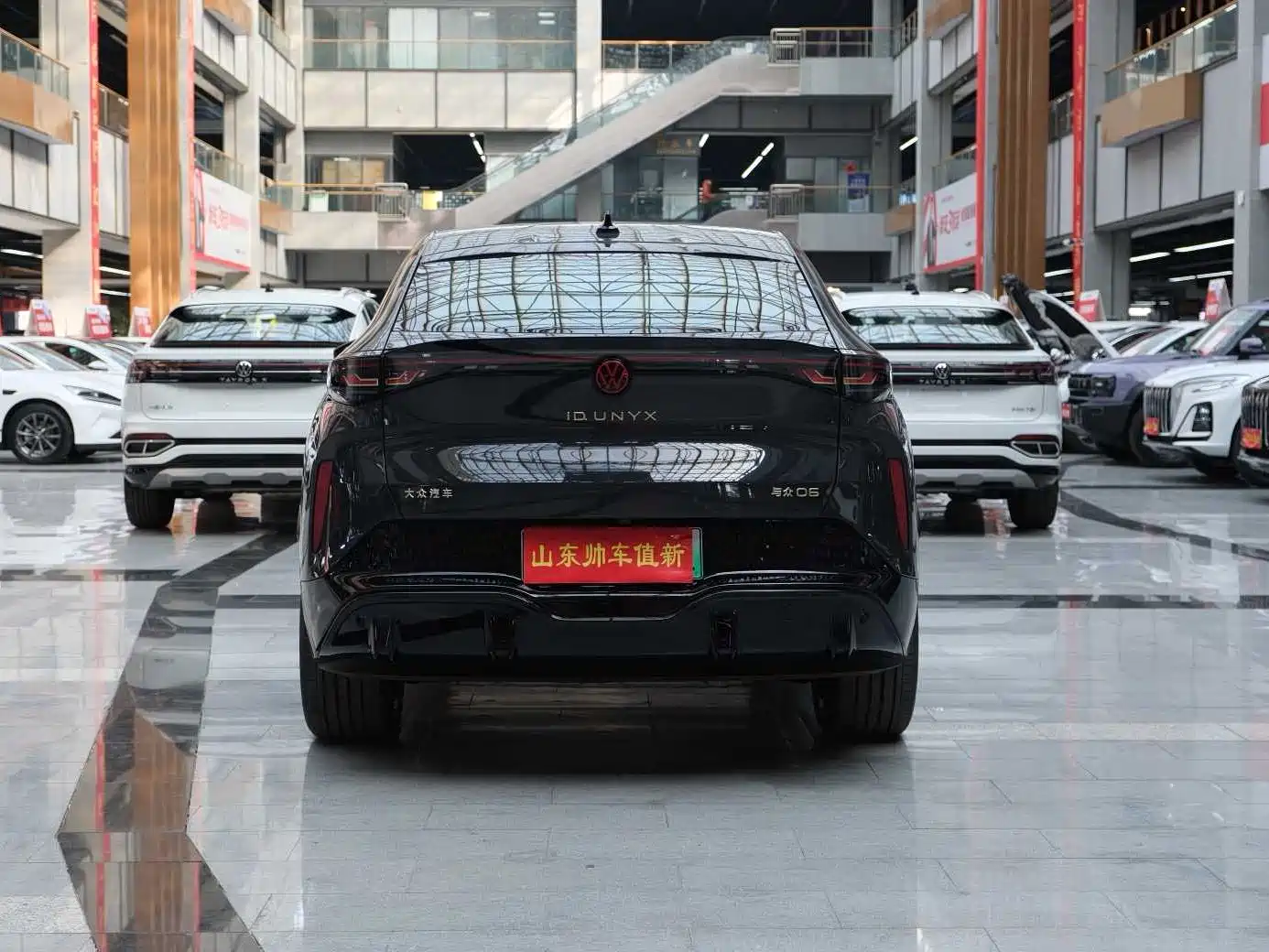 VOLKSWAGEN WITH THE CROWD 06