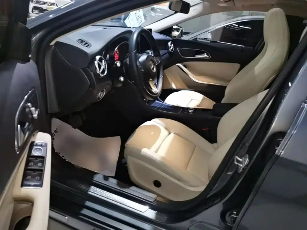 Mercedes-Benz GLA 2017 GLA 220 4MATIC Fashion фото 15