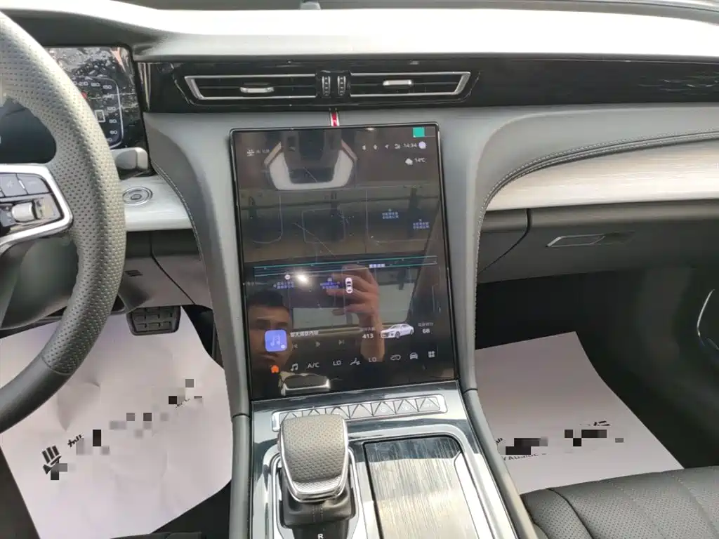 Hongqi H5 2025 1.5T DCT Flag Rhythm 500,000 Units Memorial Edition фото 5