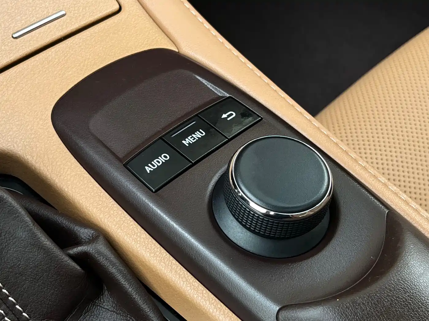 Photo 21 - Lexus ES