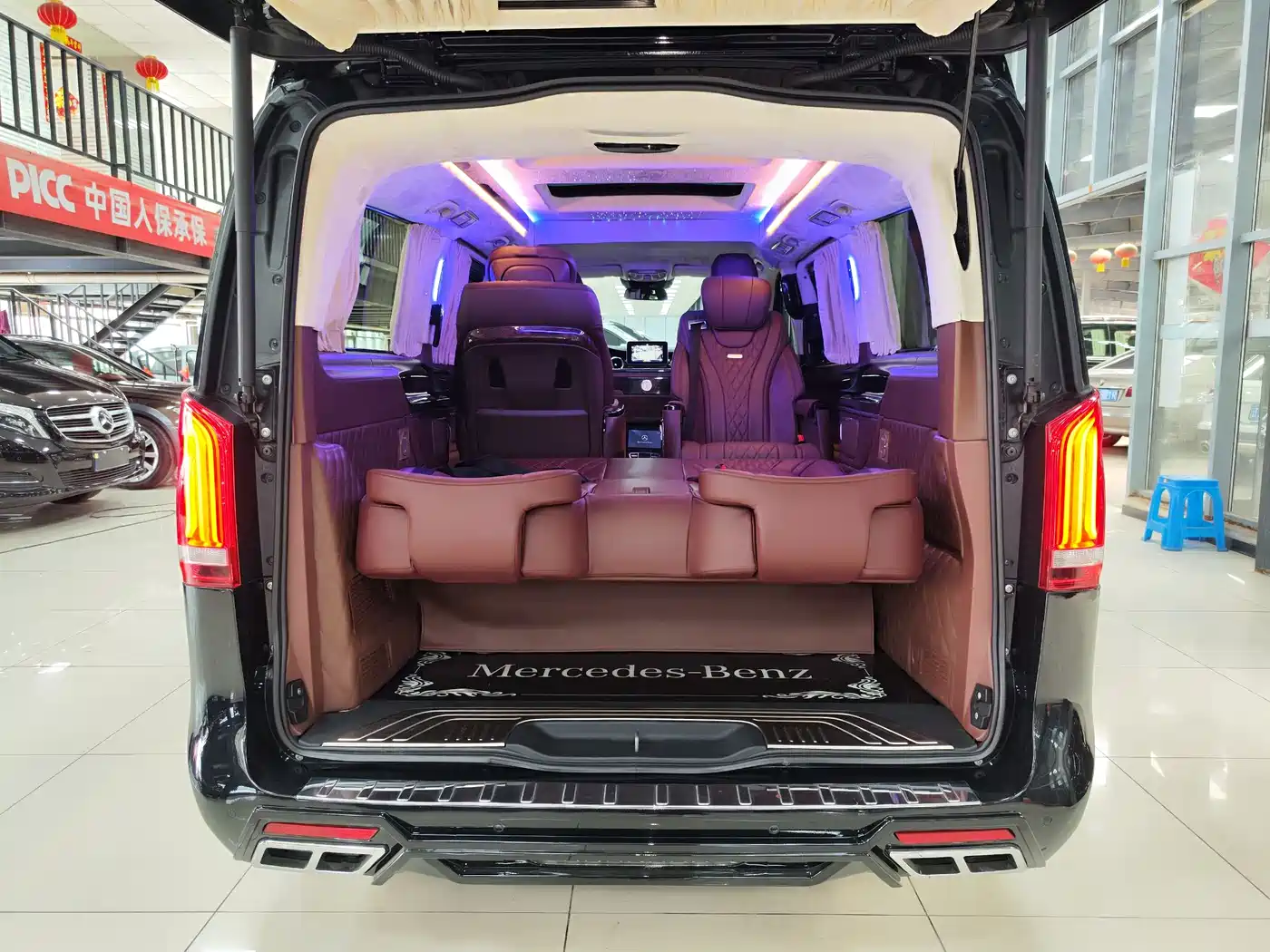 Mercedes-Benz V-Class 2018 V 260 L Premium Long Wheelbase Edition China VI фото 15
