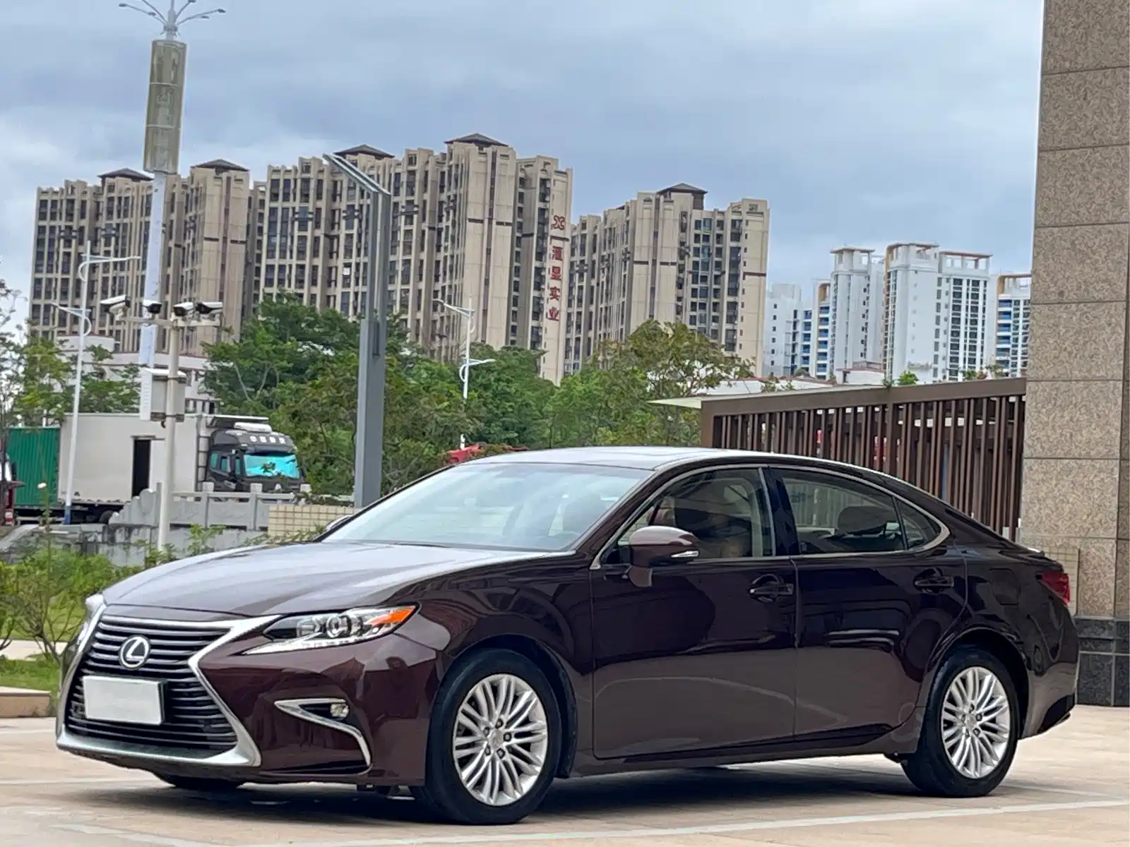 Фото 1 - Lexus ES
