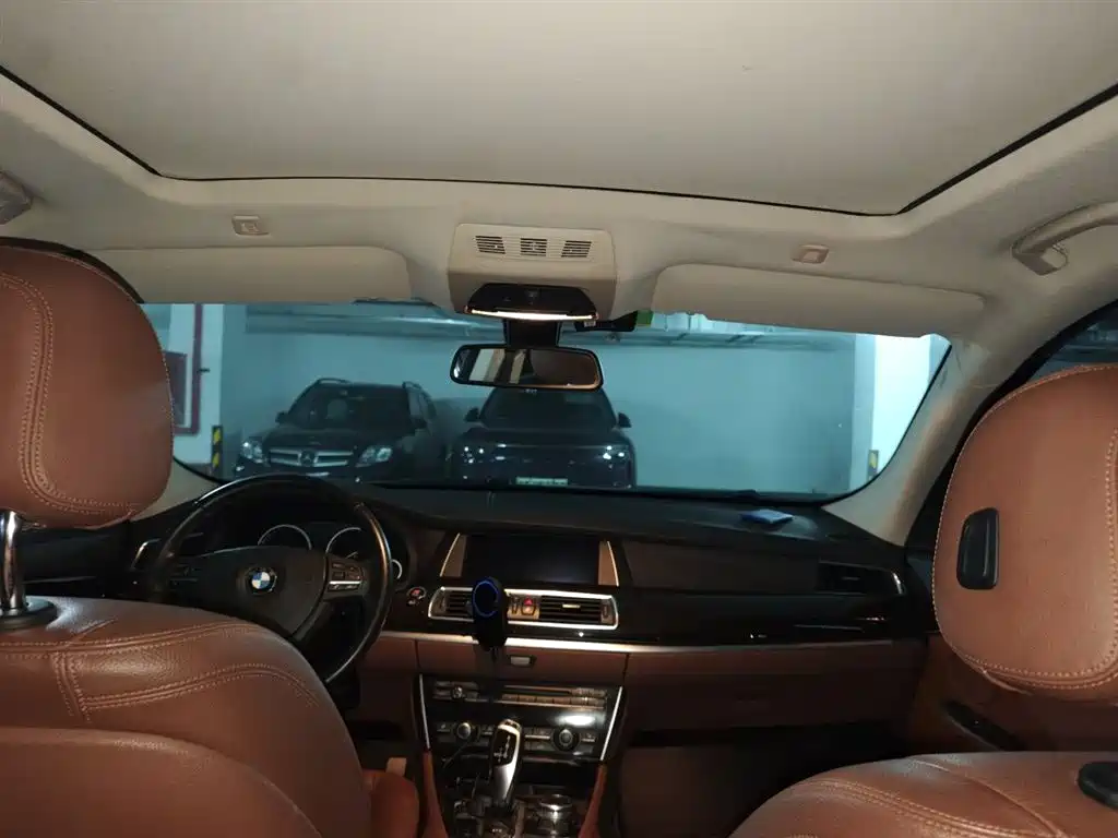 BMW 5 Series GT 2014 528i Leading фото 9