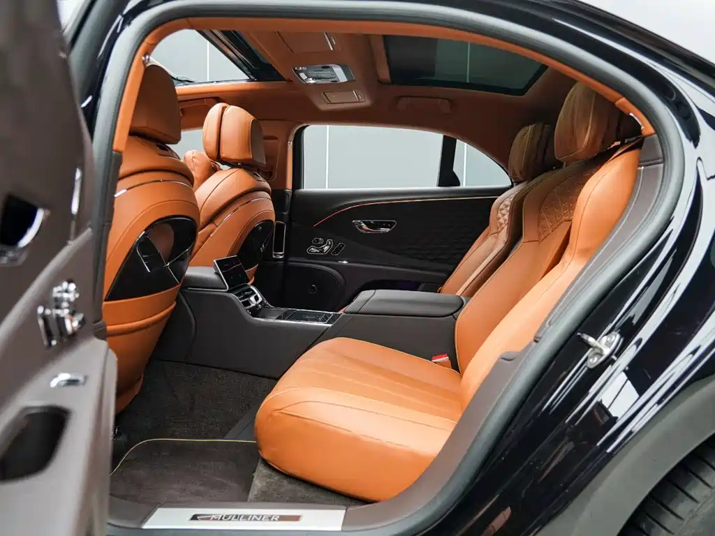 Bentley Flying Spur Plug-in Hybrid 2026 2025 Model Year 4.0T V8 Mulliner