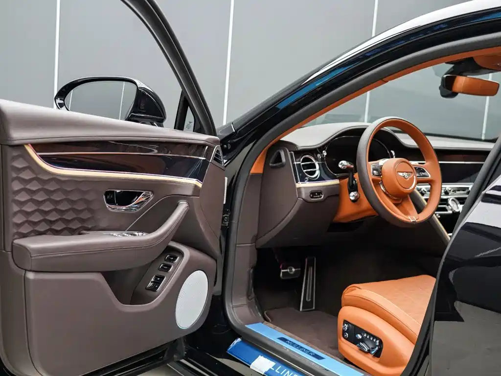 Bentley Flying Spur Plug-in Hybrid 2026 2025 Model Year 4.0T V8 Mulliner