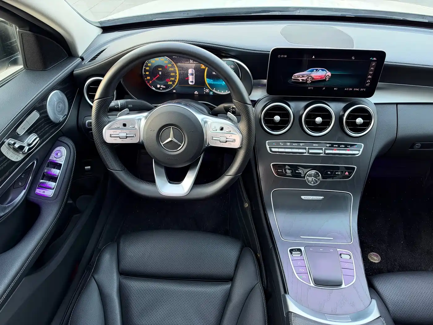 Photo 11 - Mercedes-Benz C-Class