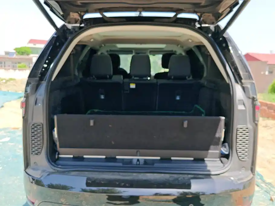 Land Rover Discovery 2024 360PS Dynamic SE фото 4