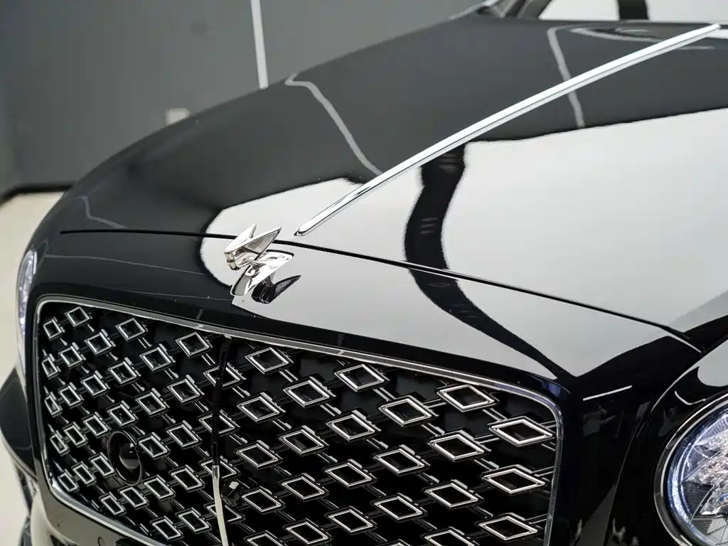 Bentley Flying Spur Plug-in Hybrid 2026 2025 Model Year 4.0T V8 Mulliner