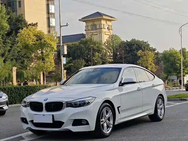 BMW BMW 3 Series GT 2017 330i xDrive M Sport