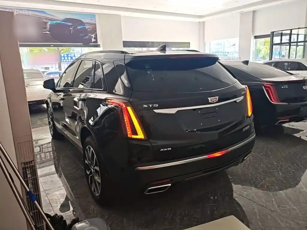 Photo 5 - Cadillac XT5