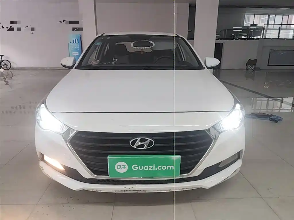 Hyundai Verna 2016 1.4L Automatic Cool Edition GLS фото 3