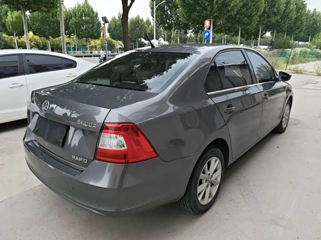 Photo 7 - Škoda Rapid