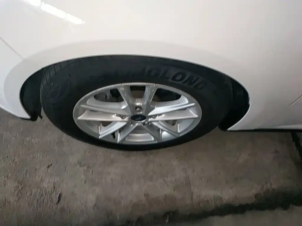 Фото 23 - Ford Focus