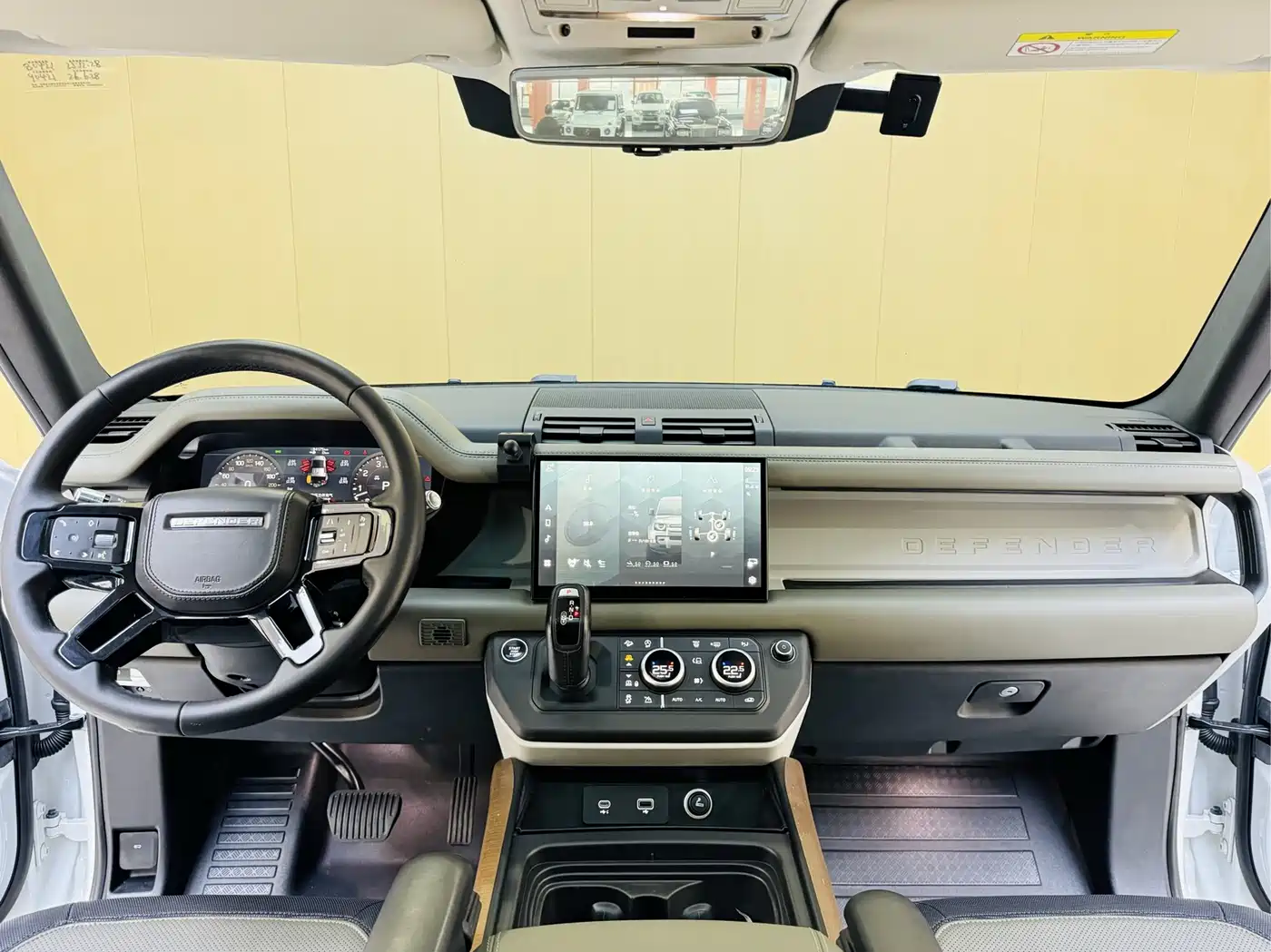 Land Rover Defender 2022 110 P400 X-DYNAMIC HSE фото 9