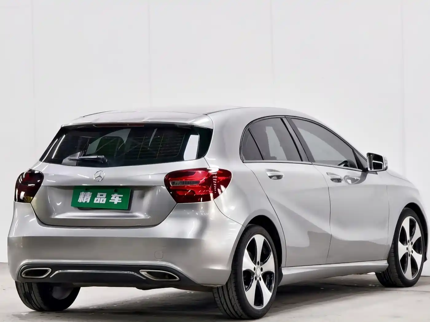 Mercedes-Benz A-Class (Import) 2017 A 200 Fashion Edition фото 4