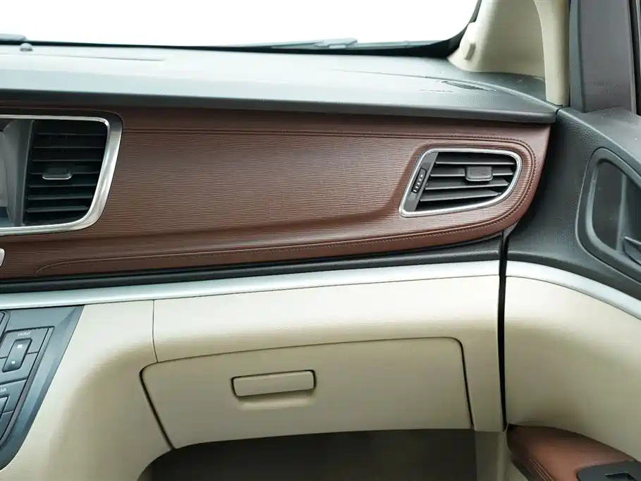 Buick GL8 2014 2.4L LT Luxury Business Executive фото 17