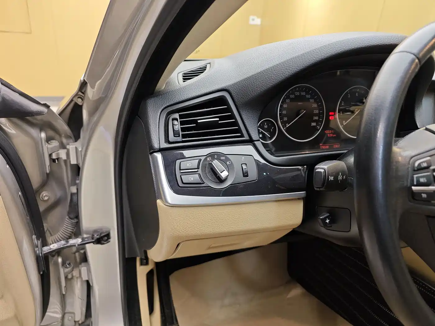 BMW 5 Series 2014 520Li Elegance фото 12