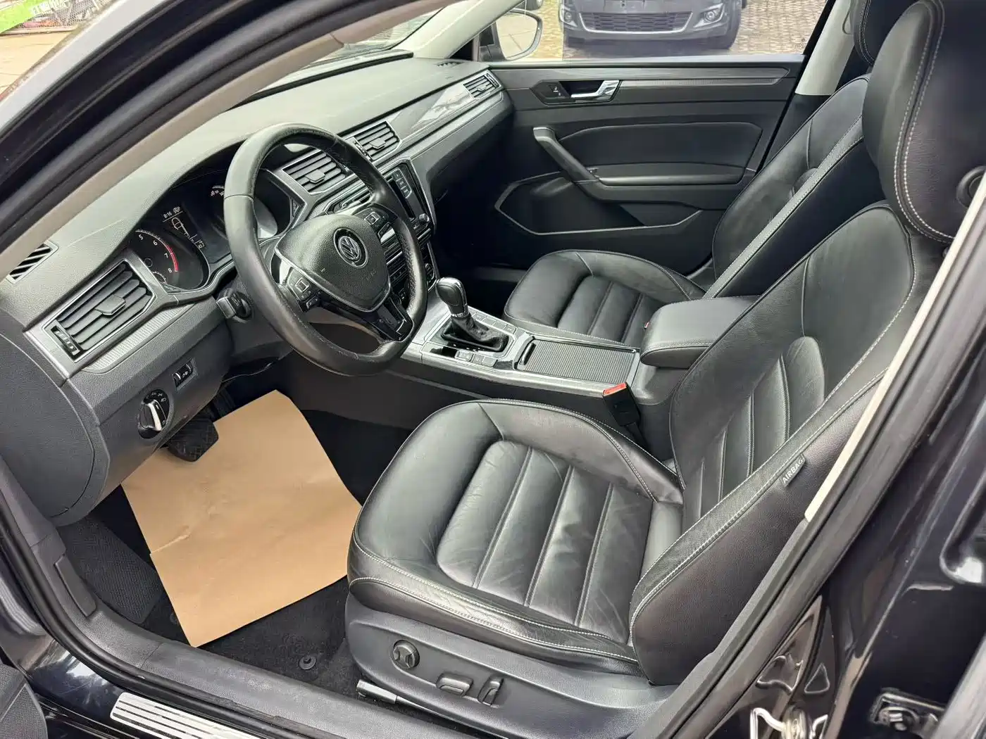 Volkswagen Passat 2016 280TSI DSG Honor Edition фото 8