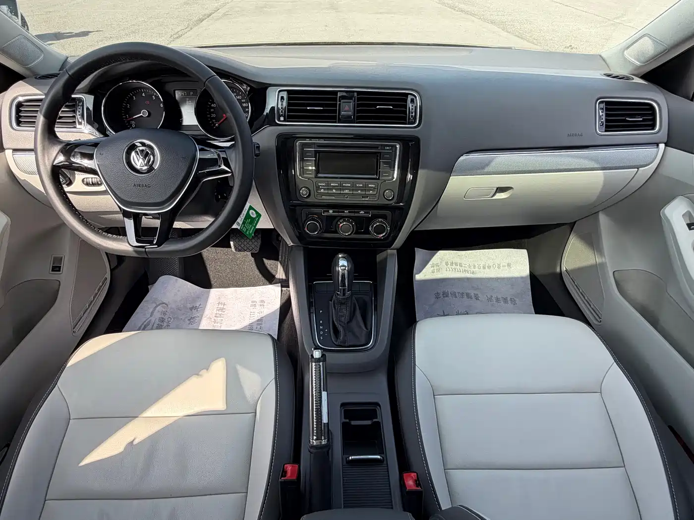 Volkswagen Sagitar 2015 1.6L Automatic Comfort фото 10