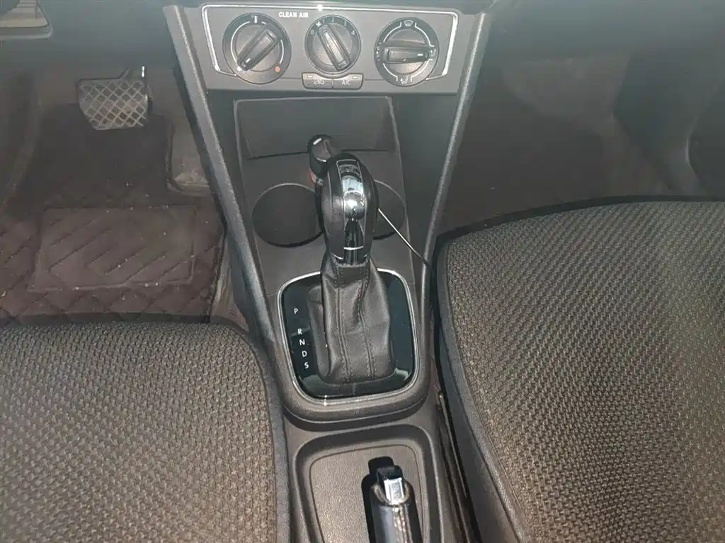 Volkswagen Polo 2016 1.6L Automatic Comfort фото 7