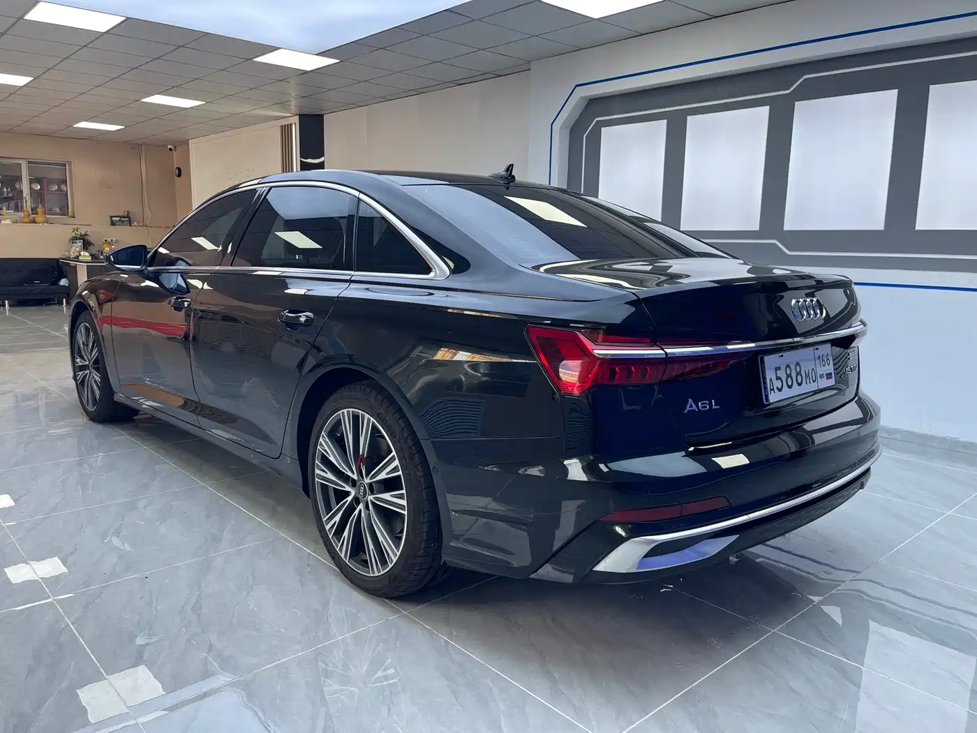 Photo 8 - Audi A6L