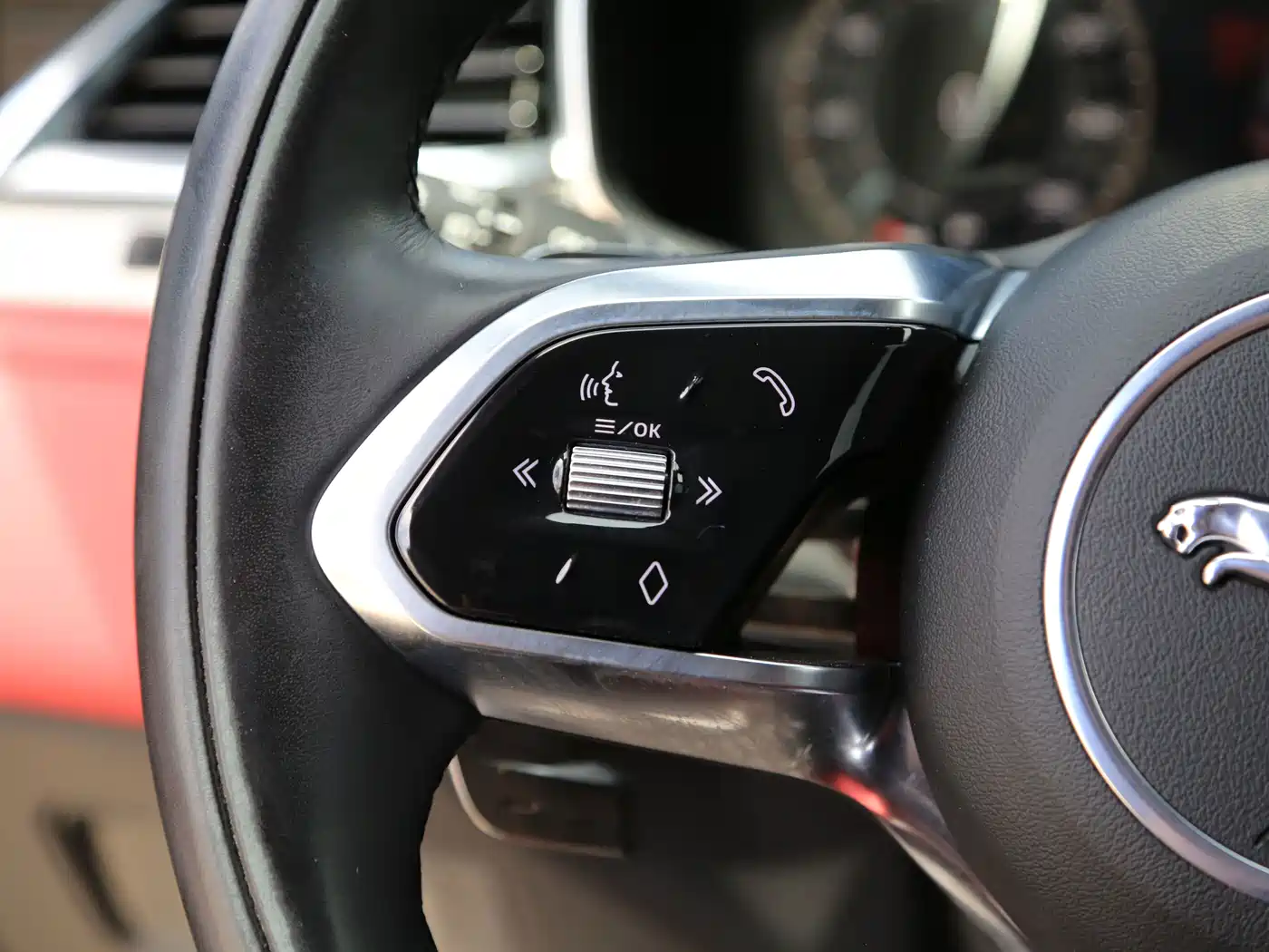Jaguar F-PACE 2024 2024 P250 R-Dynamic SE