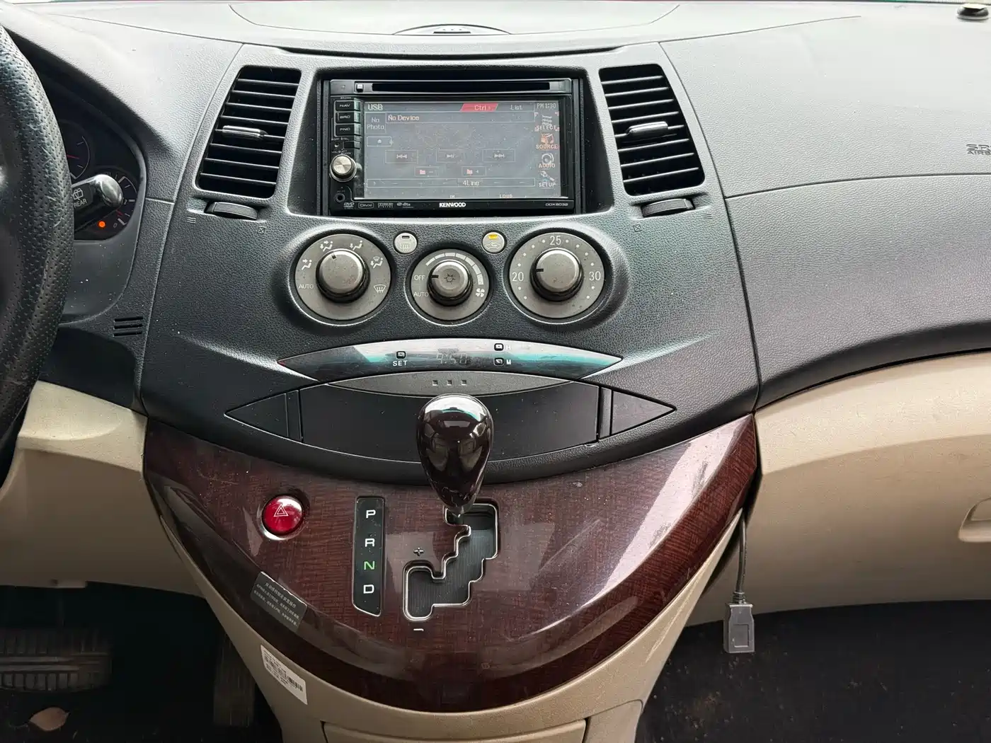 Mitsubishi Grandis 2009 2.4 6-Seater Elite Version фото 14
