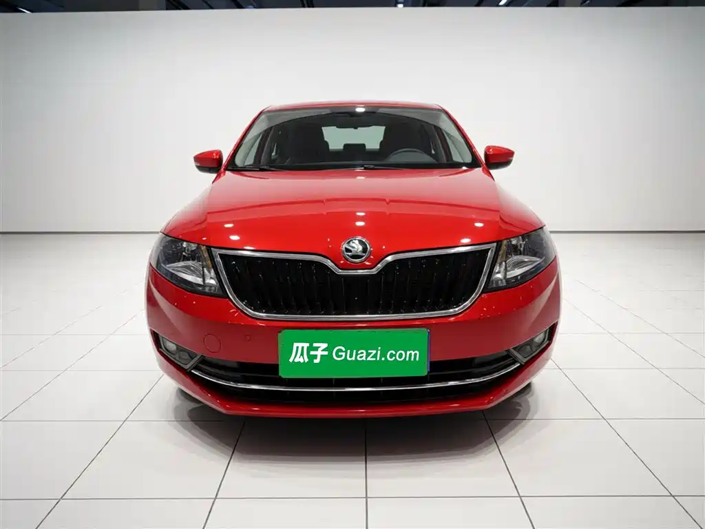 Škoda Skoda Rapid Spaceback 2018 1.6L Automatic Comfort фото 25
