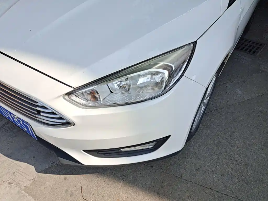 Фото 24 - Ford Focus