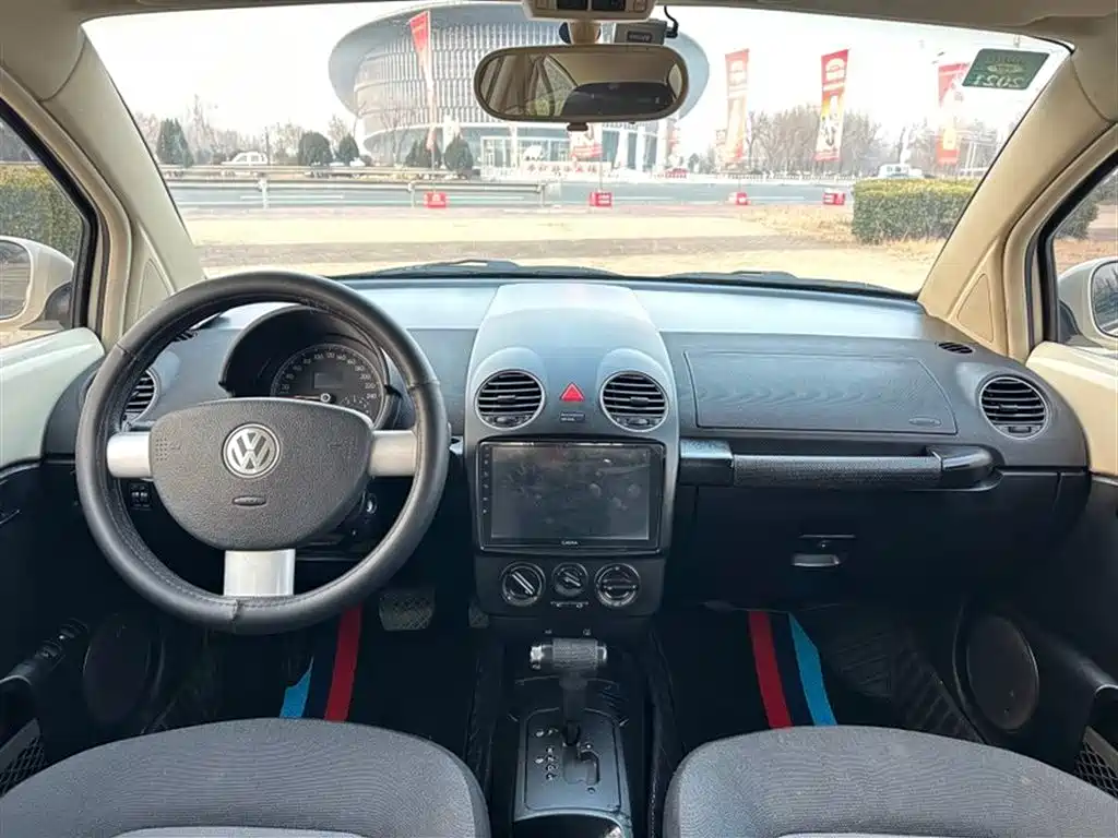 Volkswagen Beetle 2010 Model 1.6 AT фото 9