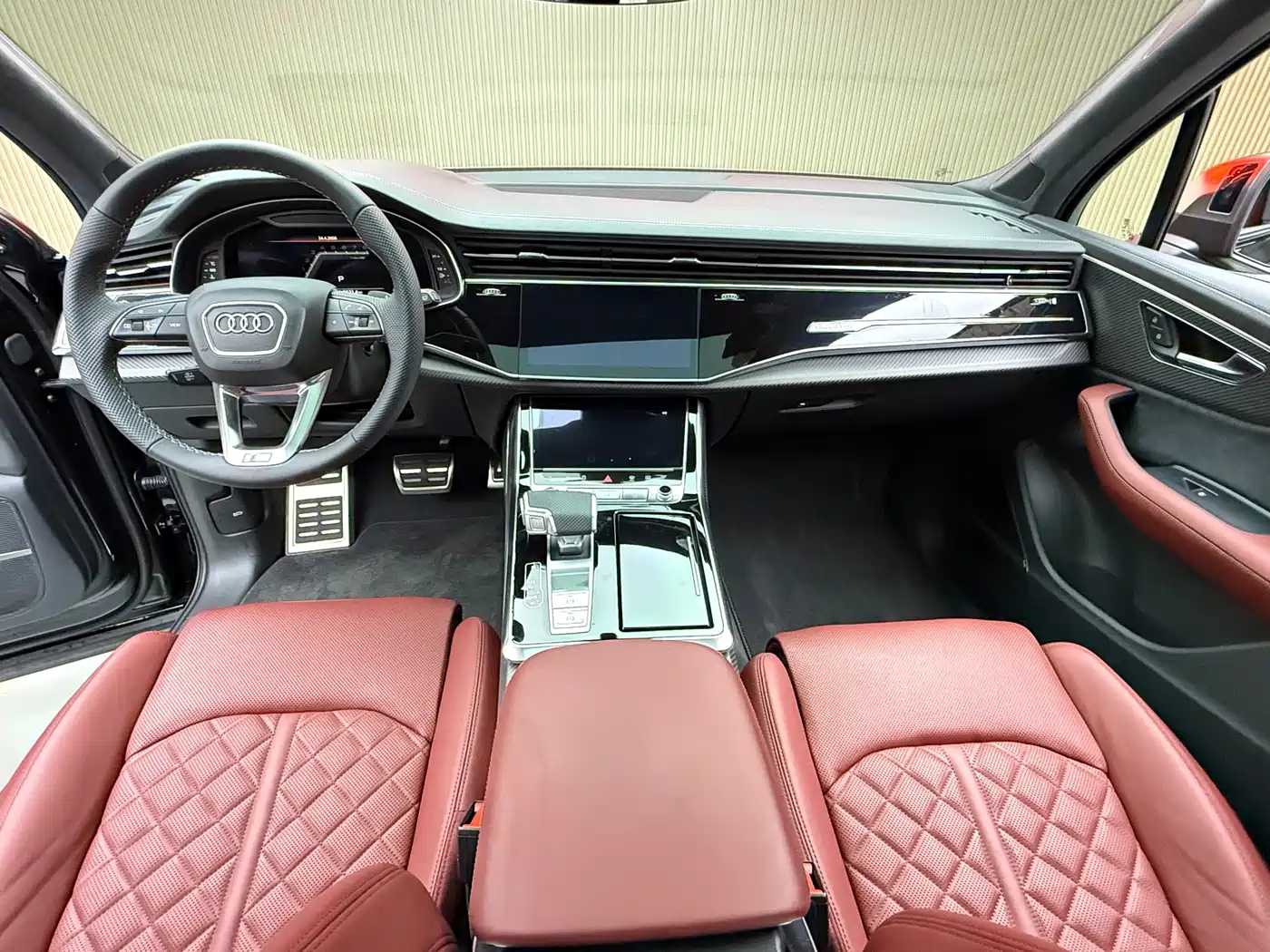 Audi SQ7 2024 4.0 TFSI фото 2