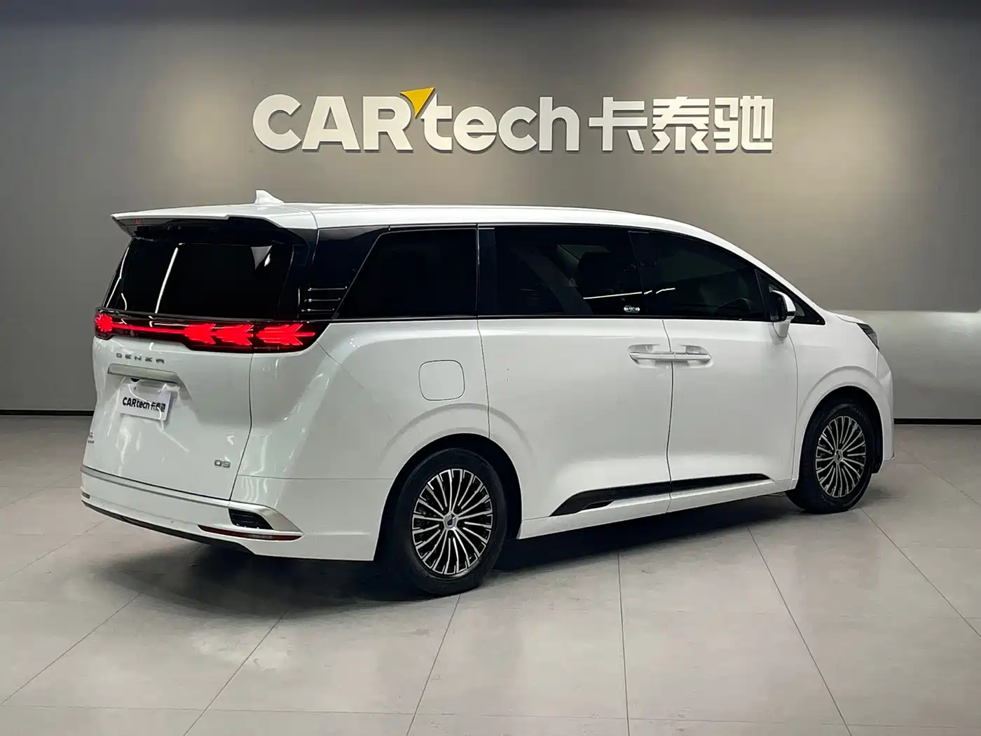 Denza D9 2022 DM-i 970 All-Wheel Drive Honor Edition фото 4