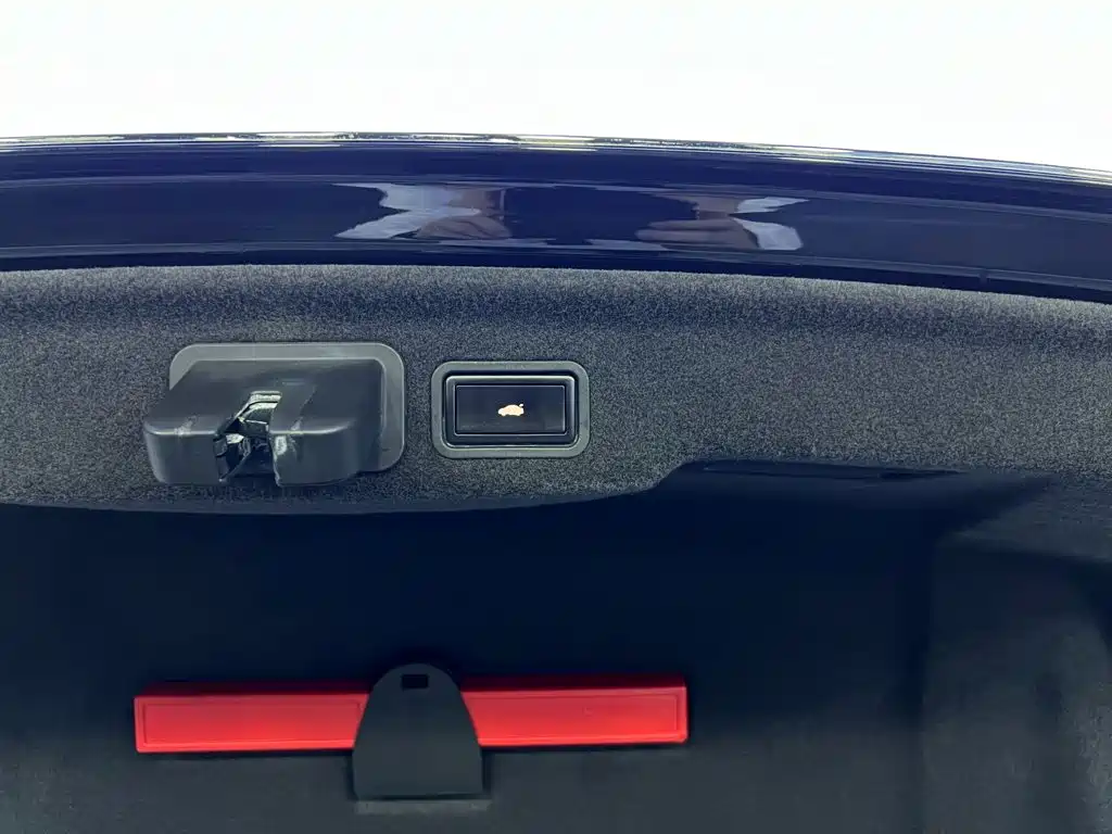 Фото 24 - Audi A8