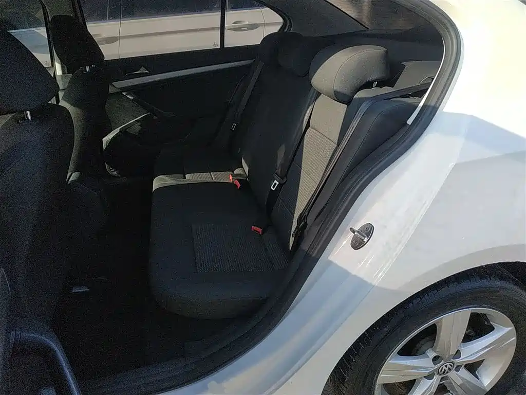 Volkswagen Lavida 2018 Classic 1.5L Automatic Trend China VI фото 14