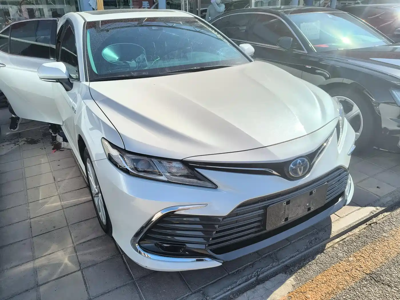 Toyota Camry 2023 Hybrid 2.5HGVP Leading Edition фото 2