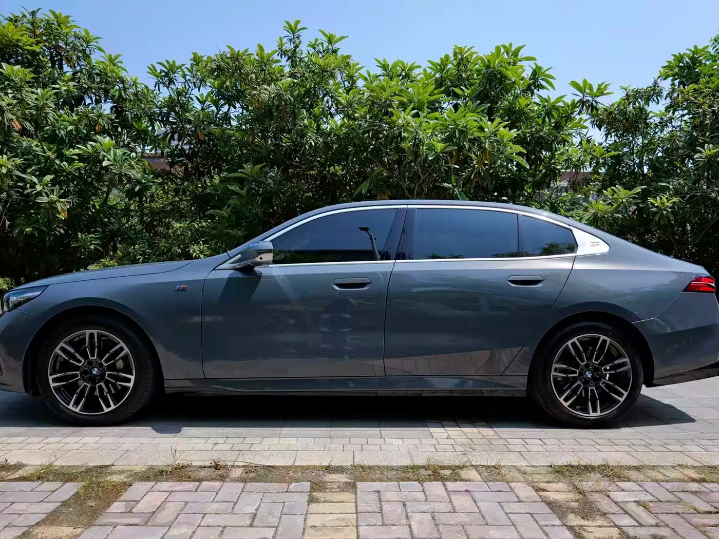 BMW 5 Series 2024 530Li Leading M Sport Package фото 2