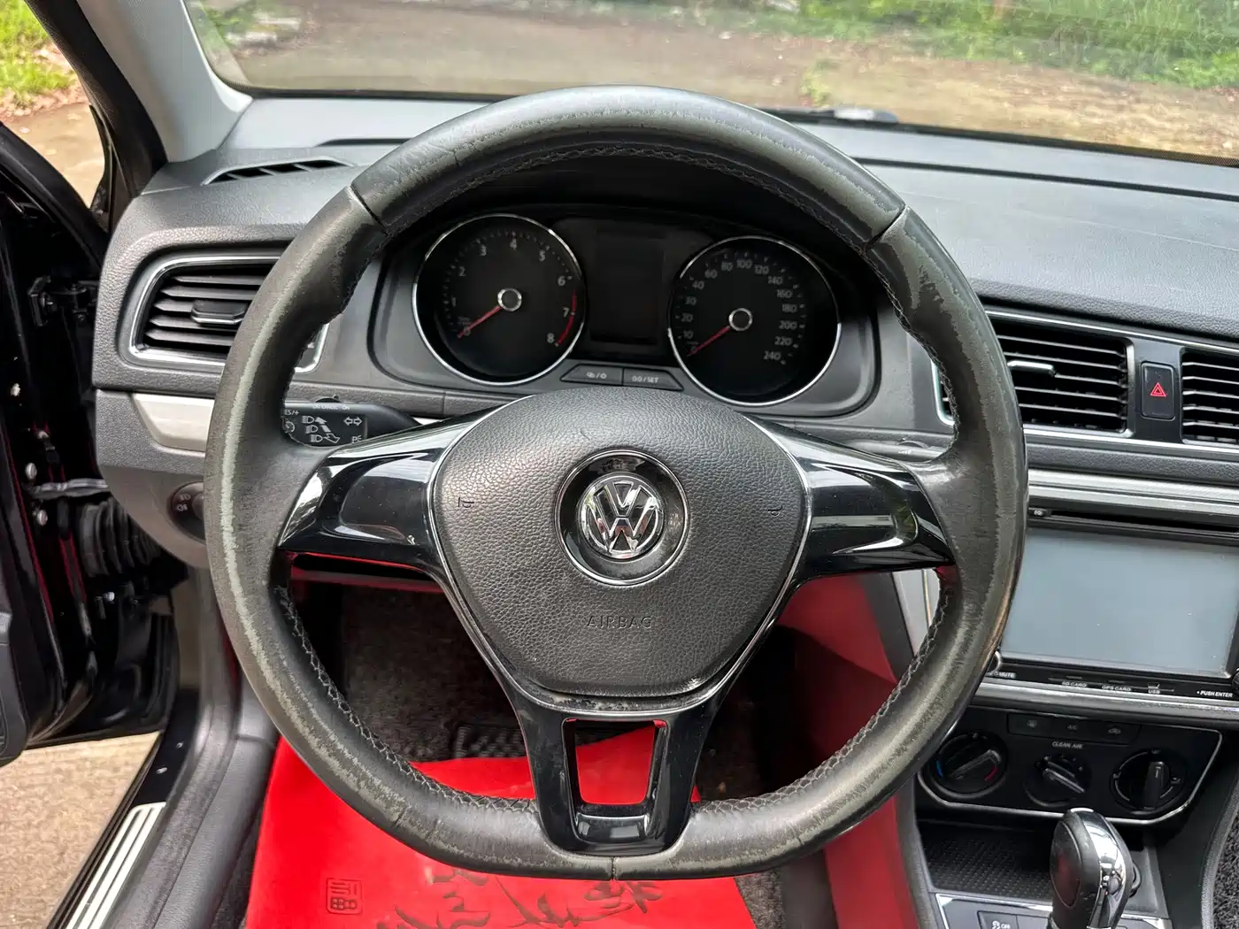 Volkswagen Lavida 2015 1.6L Automatic Comfort Edition фото 16