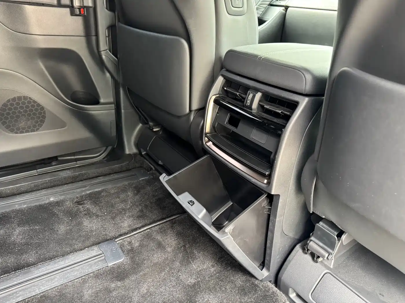Toyota Alphard фото 12